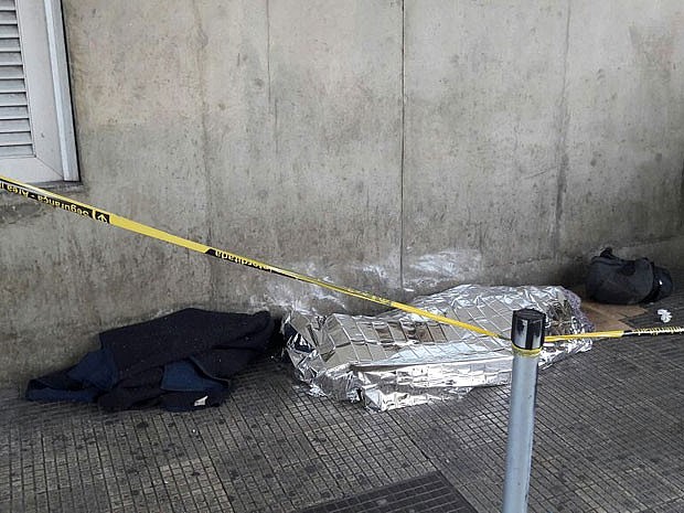 Morador de rua foi encontrado morto na passarela da estação Belém do Metrô. Foto:Eduardo Xavier/Arquivo pessoal